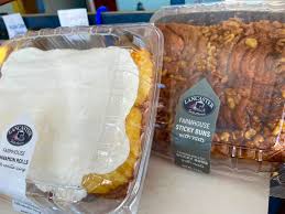 Cinnamon Rolls w Vanilla Icing